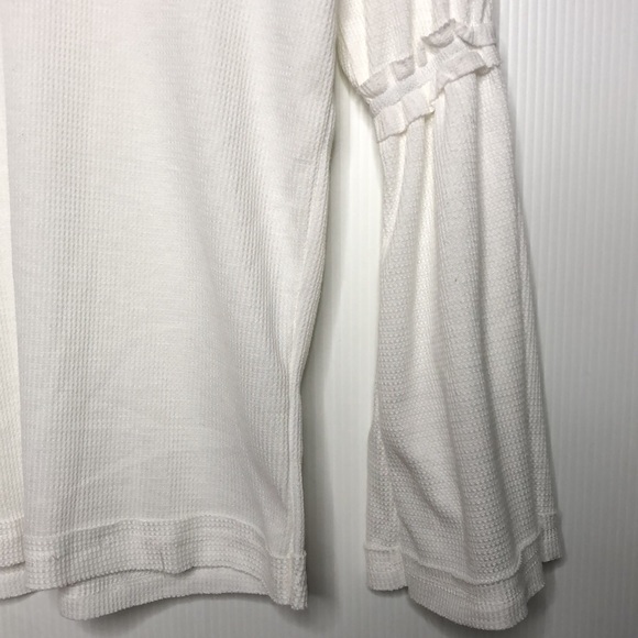 Baea White Waffle Knit Thermal Tiered Bell Sleeved V Neck Top Medium NEW - Picture 5 of 7
